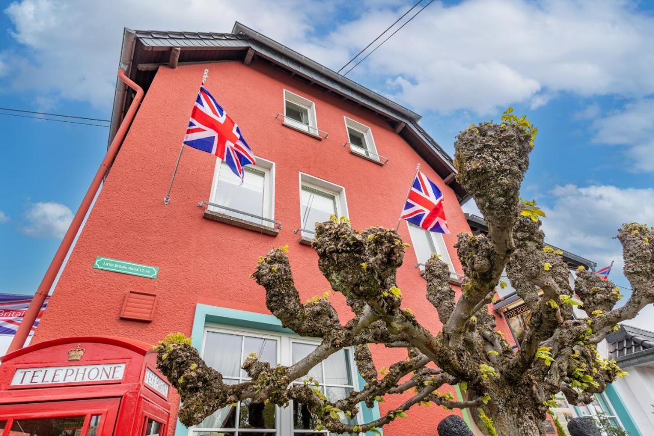 The Little Britain Inn Themed Hotel One Of A Kind In Europe Vettelschoss Exterior photo