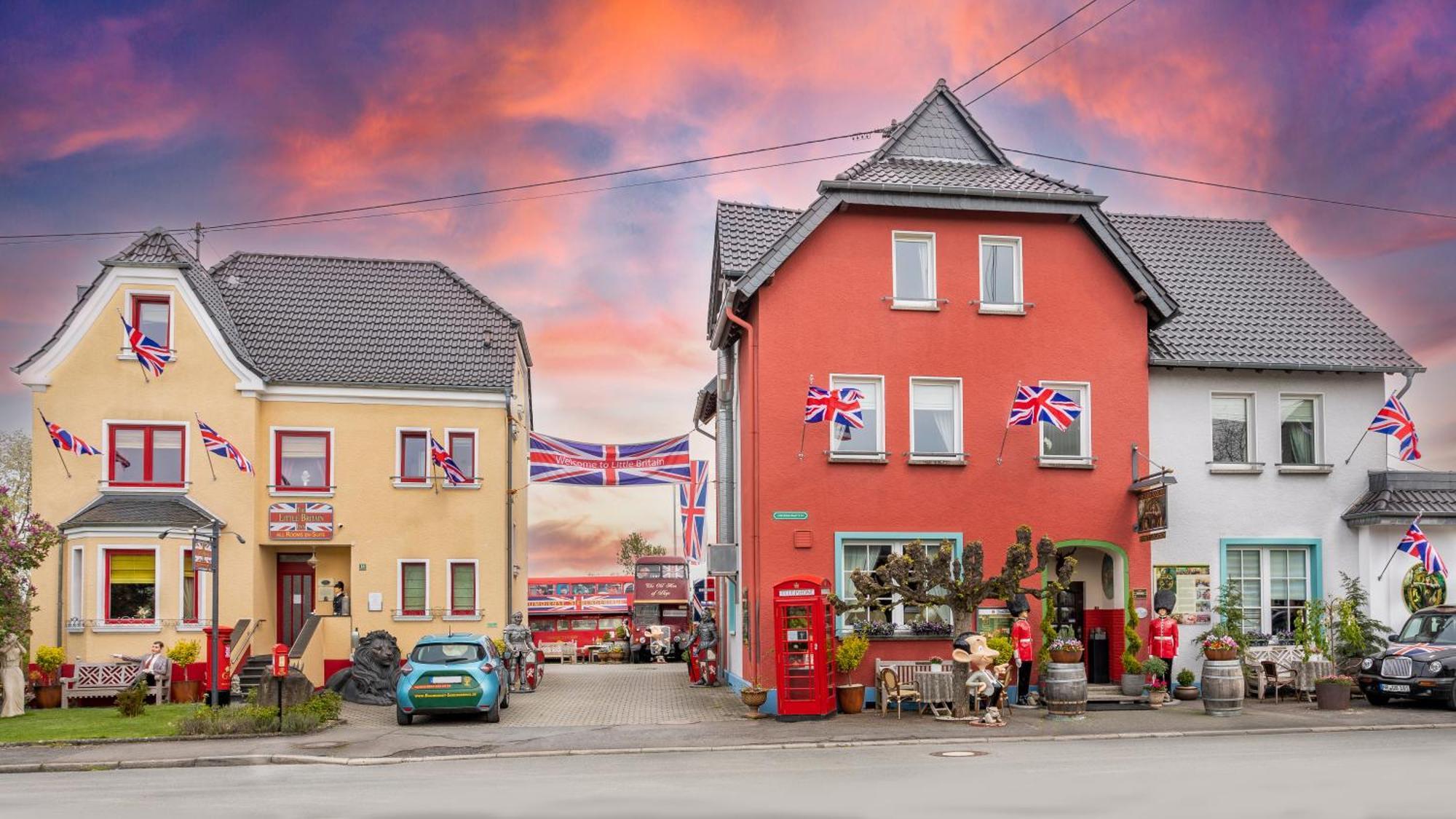 The Little Britain Inn Themed Hotel One Of A Kind In Europe Vettelschoss Exterior photo