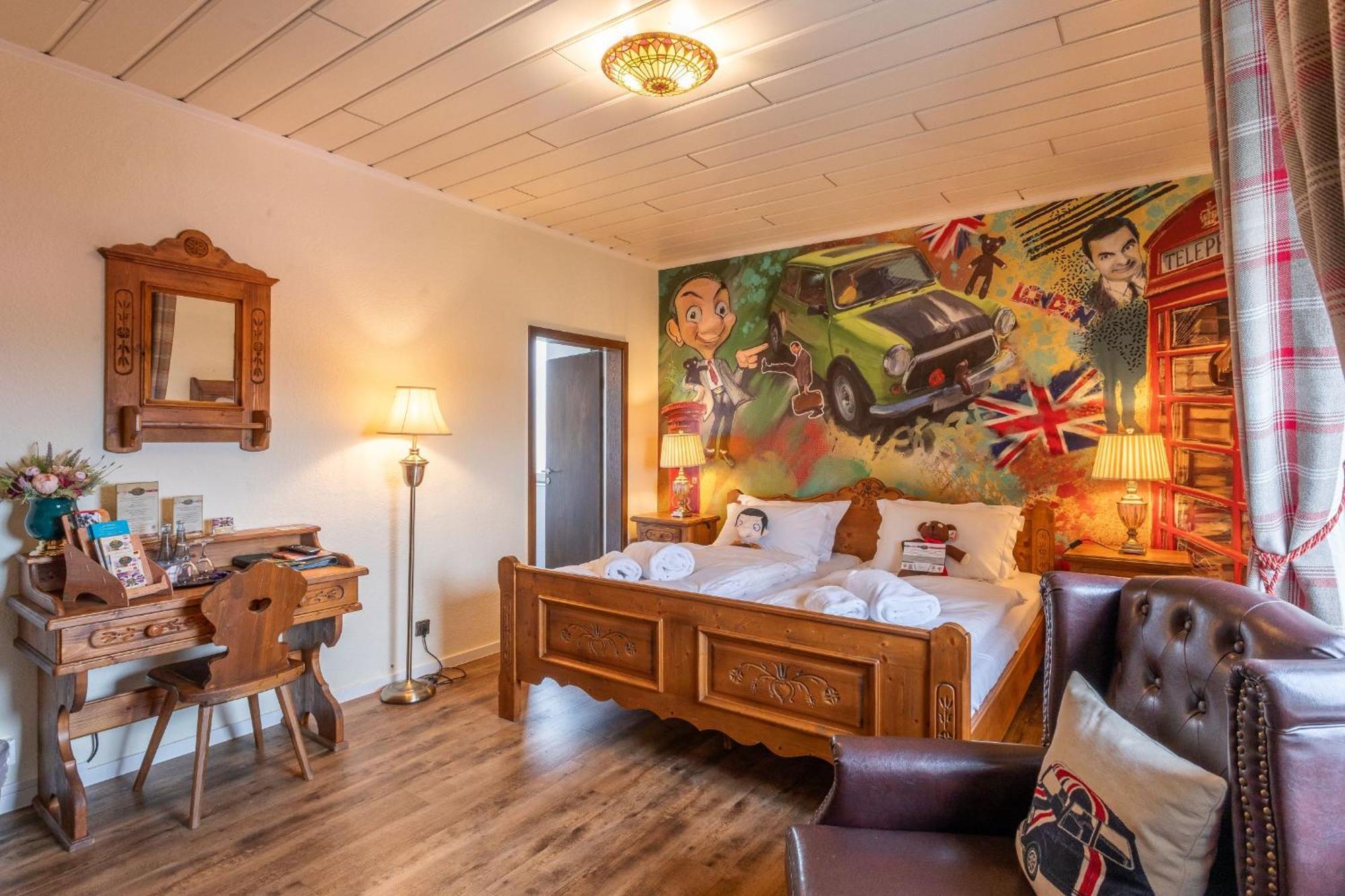 The Little Britain Inn Themed Hotel One Of A Kind In Europe Vettelschoss Room photo